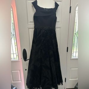 JOVANI Black Formal Evening Gown. Size 14.